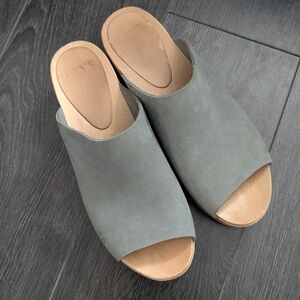 Bryr Norma Clogs In Agave (Size 8)